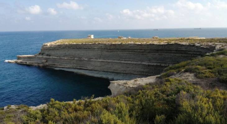 A walk around Delimara Xrobb l-Ghagin il-Hofriet